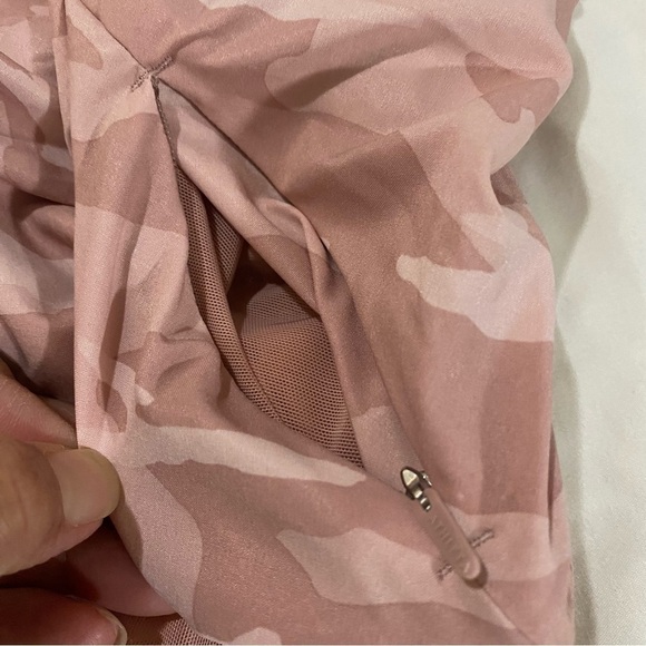 🎈Athleta  camouflage training shorts . - Picture 4 of 5